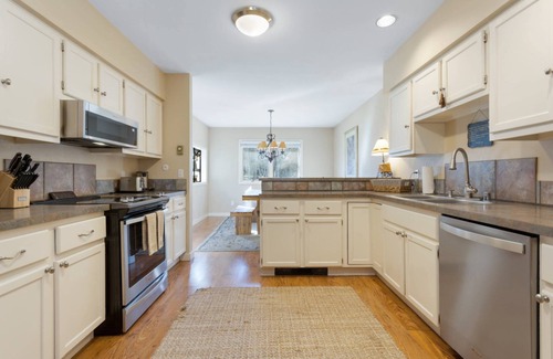 Eagle-Vail Casa | Must Love Dog-Friendly Homes! Take a Getaway with the Whole Family - Hot Tub and Mountain Views