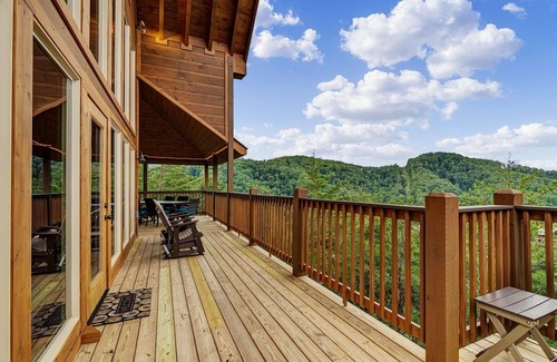 Sevierville Cabina | Take A Paws - 3 Bedrooms, 3 Baths, Sleeps 8 1 Cabin by Redawning