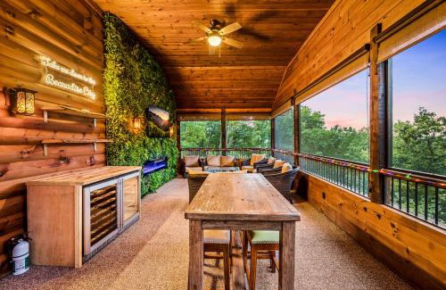 Gatlinburg - Pigeon Forge Casa | Take Me Down to "Bearadise City", a Luxurious 4 BR Cabin Nestled in the Cobbly Knob Resort!