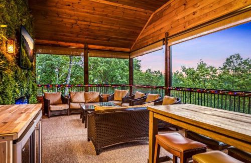 Gatlinburg - Pigeon Forge Casa | Take Me Down to "Bearadise City", a Luxurious 4 BR Cabin Nestled in the Cobbly Knob Resort!