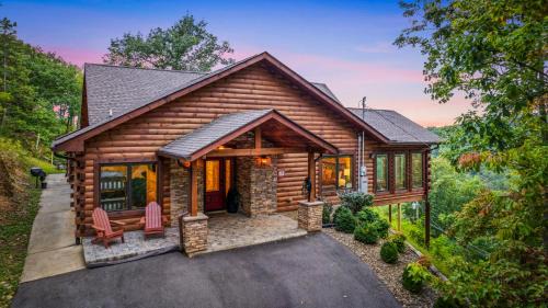 Gatlinburg - Pigeon Forge Casa | Take Me Down to "Bearadise City", a Luxurious 4 BR Cabin Nestled in the Cobbly Knob Resort!
