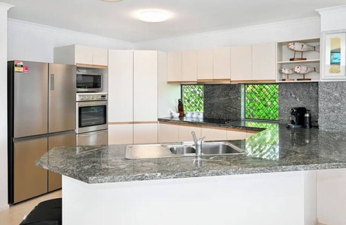 Golden Beach Apartamento | Take time to look through the stunning photos of this unique waterfront home.