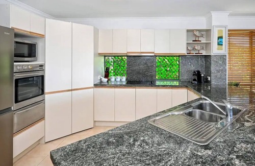 Golden Beach Apartamento | Take time to look through the stunning photos of this unique waterfront home.
