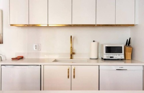 Grandview-Woodland Casa | Take Vancouver's SkyTrain from this Historic Home near Commercial Drive
