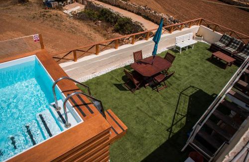 Kirkop Casa | Tal-Karmnu Entire house with private heated pool and jacuzzi