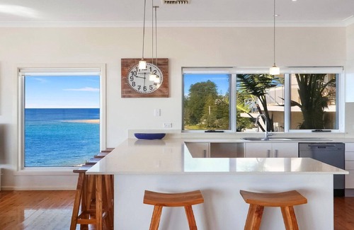 Blue Bay Casa | TALINGA | Beachfront, Ocean Views | Accom Holidays