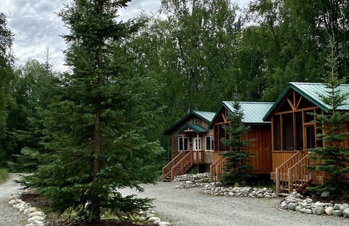 Susitna North Cabina | Talkeetna Wilderness Lodge - Studio Cabin #7 – King Bed