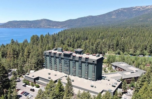 Incline Village Condominio | Tall Pines Retreat 4 Bedroom Condo by RedAwning