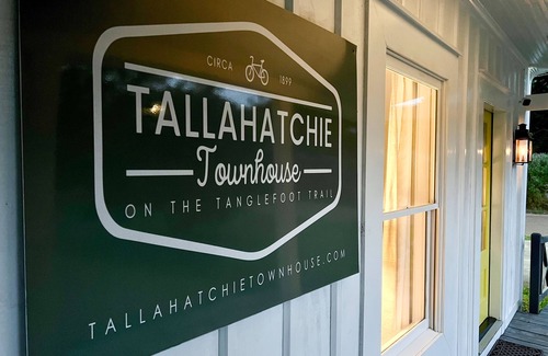 New Albany Casa | Tallahatchie Townhouse | Downtown ON the Tanglefoot