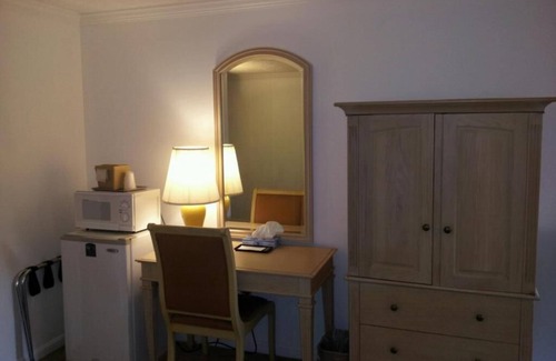 Wells Hotel | Tallwood Motel Wells