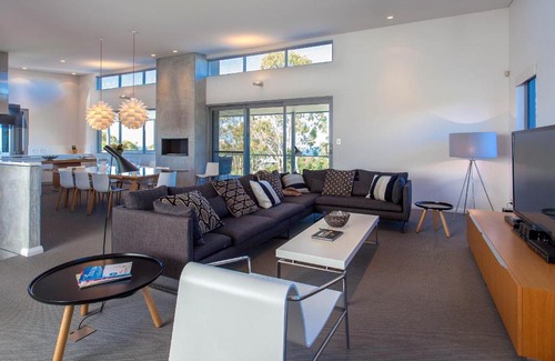 Eagle Bay Casa | Talo House I Private Properties