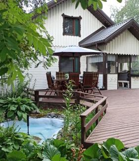 Renko Casa | Talo uima-altaalla