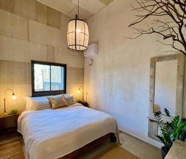 Haifa Apartamento | Talpiot Market Stylish Patio Duplex by Sea N' Rent