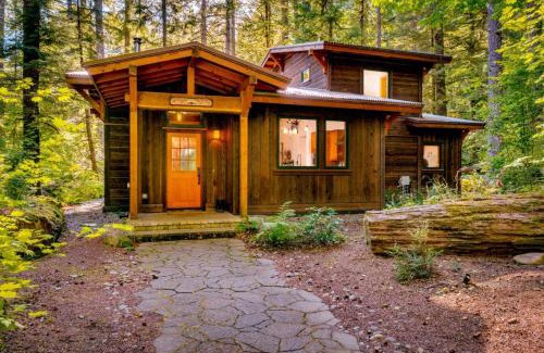 Rhododendron Casa | Tamanawas Cabin