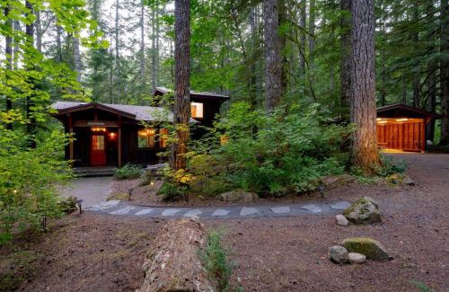 Rhododendron Casa | Tamanawas Cabin