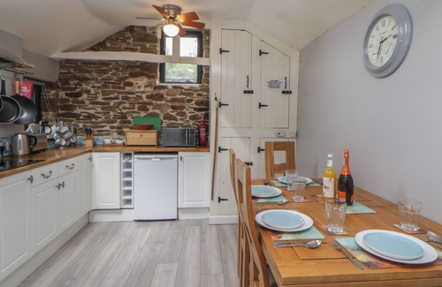 Gulworthy Cabaña | TAMAR BARN, pet friendly, character holiday cottage in Gulworthy