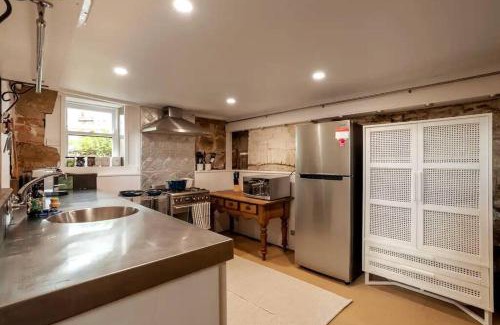 Hobart Central Business District Casa | Tamara Cottage Historic Warmth