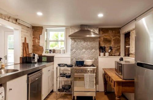 Hobart Central Business District Casa | Tamara Cottage Historic Warmth