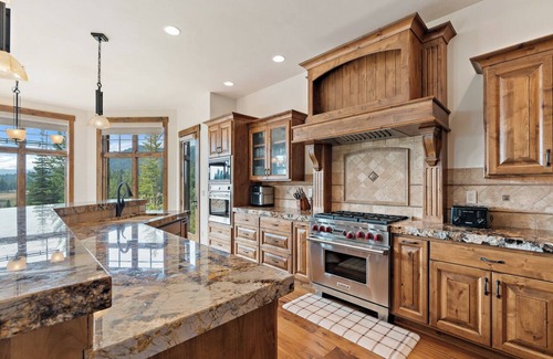 Tamarack Resort Casa | Tamarack Resort ski-in/ski-out custom estate with beautiful mountain views