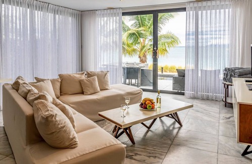 Fryes Beach Complejo | Tamarind Hills Resort - Beach House 5