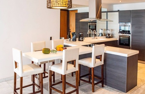Fryes Beach Complejo | Tamarind Hills Resort - Beach House 5
