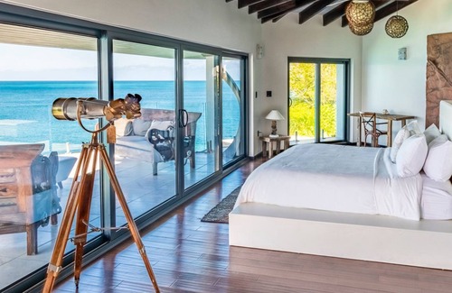 Fryes Beach Complejo | Tamarind Hills Resort - Ocean Blue