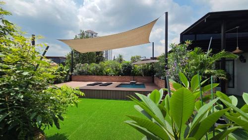 Petaling Jaya Cabina | Tamerin Nest by Chrisenbel Villa Collection