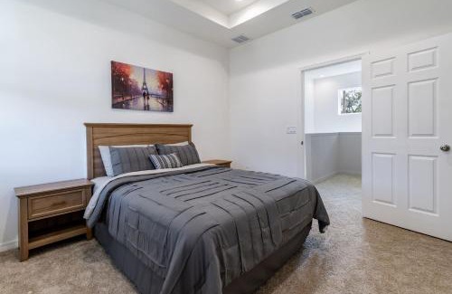 East Tampa Casa | Tampa 3BR Near Zoo & Cruise Port - Sleeps 8