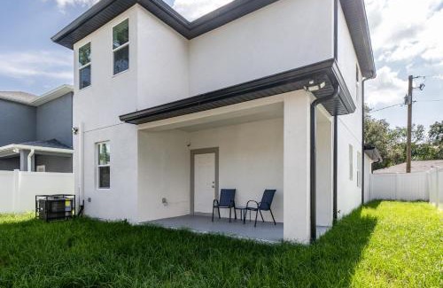 East Tampa Casa | Tampa 3BR Near Zoo & Cruise Port - Sleeps 8