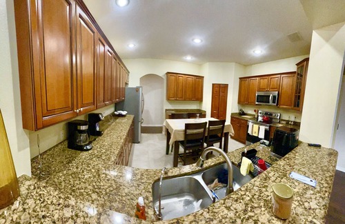 Lake Magdalene Casa | Tampa Bay Perfect location for a safe vacation! 5 bedrooms, ,3.5 bath ,sleeps14