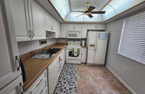Pinellas Point Condominio | Tampa Bay Waterfront Condo 2B-2B heated pool St. Petersburg FL