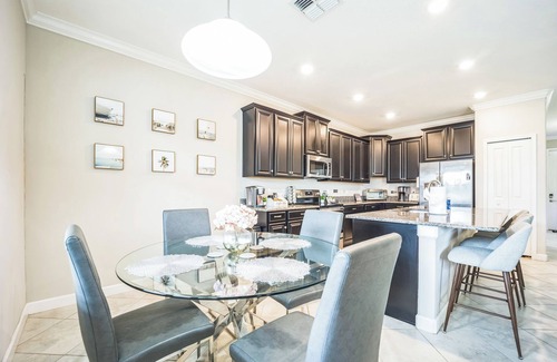 Riverview Casa | Tampa Dream Home: Game Room, Theater, Beaches & Top Attractions!