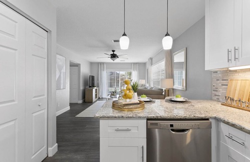 Lake Magdalene Casa | Tampa Getaway, Large Yard! Attractions nearby! I275, I4, stadiums, beaches!