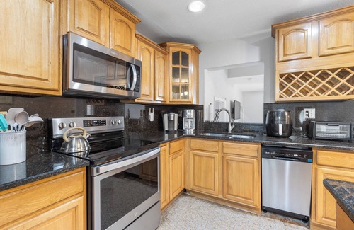 Riverside Heights Casa | Tampa Getaway - Sleeps 12 - Near Riverwalk & Downtown