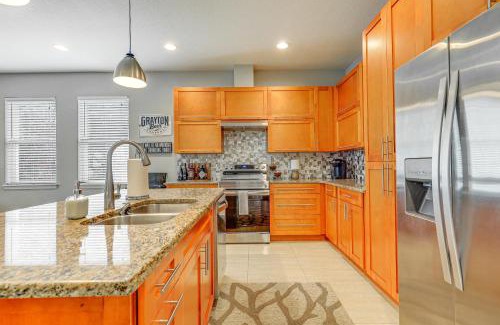 Carver City - Lincoln Gardens Casa | Tampa Home with Fire Pit, Yard, Cornhole and More!