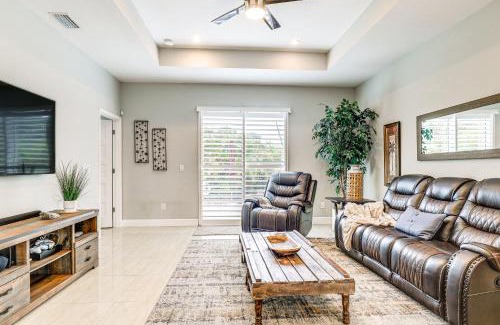 Carver City - Lincoln Gardens Casa | Tampa Home with Fire Pit, Yard, Cornhole and More!