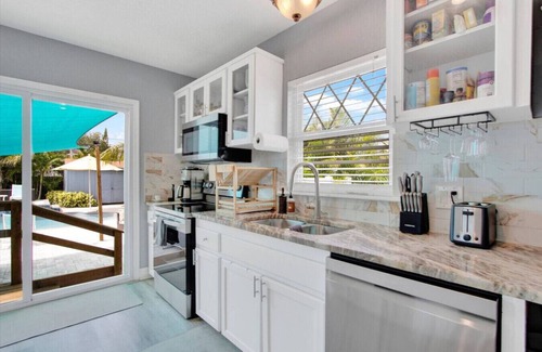Oakford Park Casa | Tampa Oasis: Private Pool, Hot Tub, Sauna & Ponds