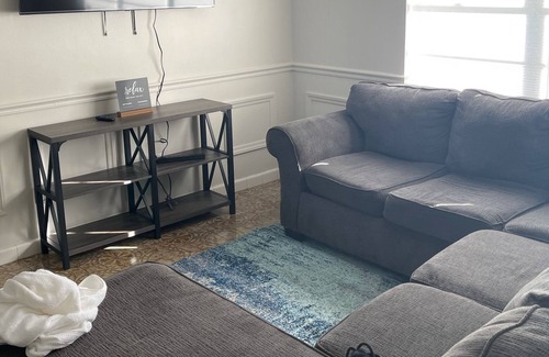 Oakford Park Casa | Tampa Pool House in Midtown - Sleeps 12
