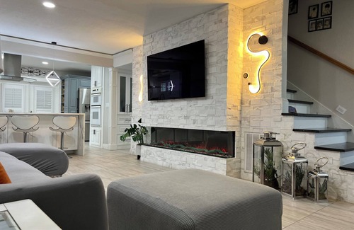 Country Place Casa | Tampa Retreat Home with Private Pool-Pet friendly- Near Everything. EV charger