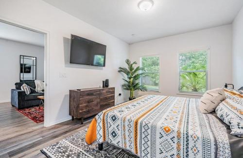 Tampa Heights Casa | Tampa Riverwalk Renovated Walkable to Restaurants