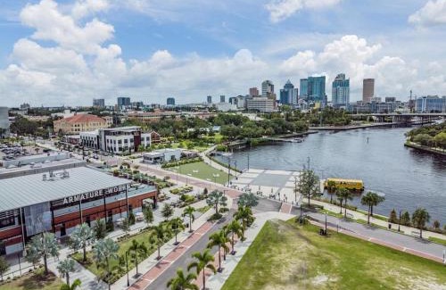 Tampa Heights Casa | Tampa Riverwalk Renovated Walkable to Restaurants