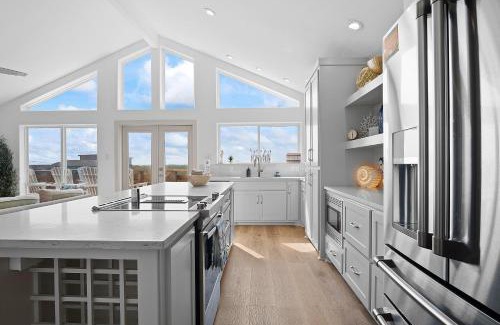 Sand Point Casa | Tan Lines and Fine Wines