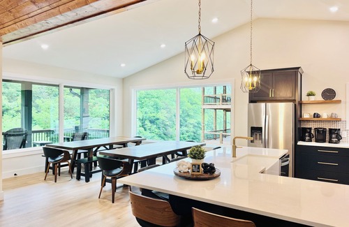 La Follette Casa | Tan Lines & Good Times-Brand new 6 bed/ 8 bath-Water Front,Private Dock, Hot tub