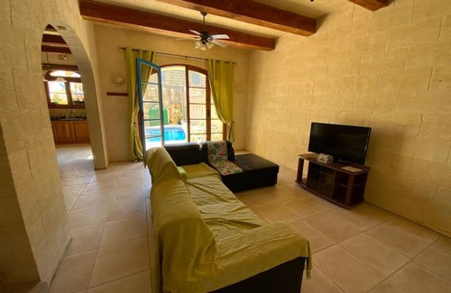Sannat Casa | Tan Nanna Tropical Farmhouse with spacious pool