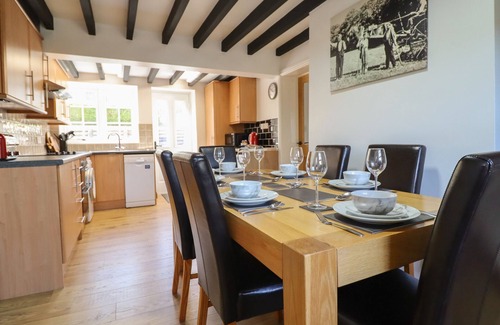 Llanbrynmair Cabaña | TAN Y CAPEL, pet friendly, with open fire in Machynlleth