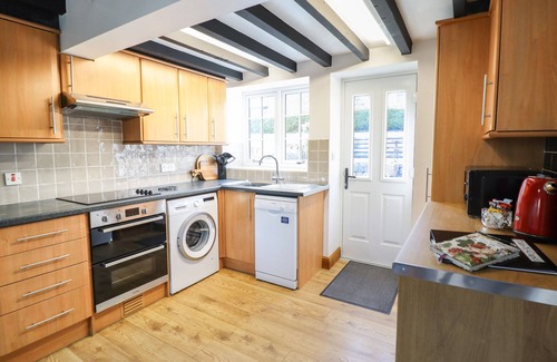 Llanbrynmair Cabaña | TAN Y CAPEL, pet friendly, with open fire in Machynlleth