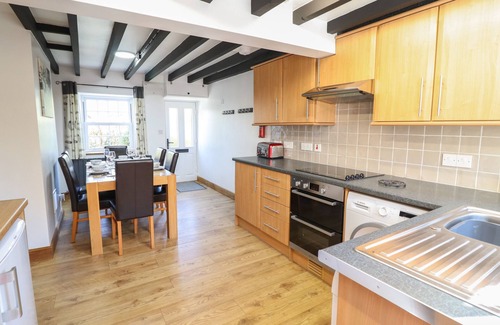 Llanbrynmair Cabaña | TAN Y CAPEL, pet friendly, with open fire in Machynlleth