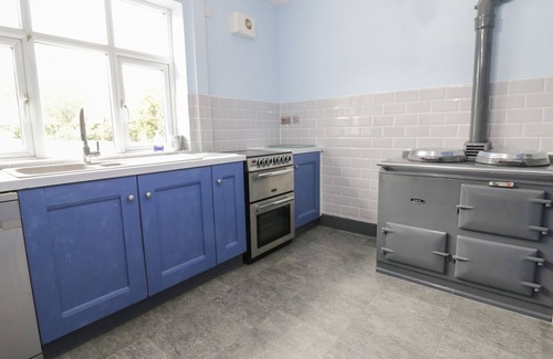 Dyffryn Ardudwy Cabaña | TAN Y FRON, pet friendly, with open fire in Dyffryn Ardudwy
