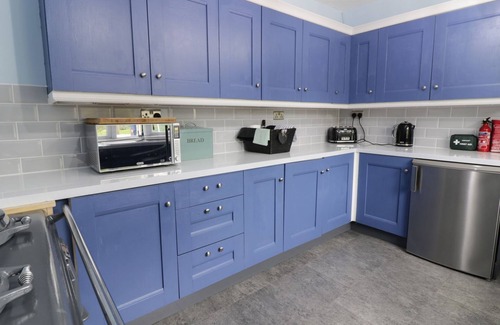 Dyffryn Ardudwy Cabaña | TAN Y FRON, pet friendly, with open fire in Dyffryn Ardudwy
