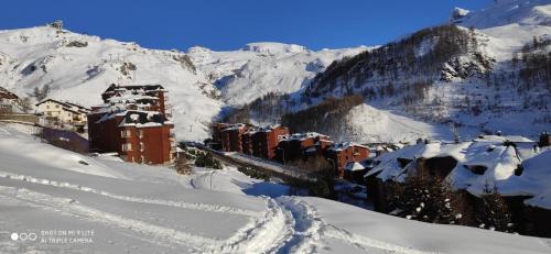 Cervinia Apartamento | TANA DELLA MARMOTTA - renovated, ski in ski out, turkish bath, garage, storage